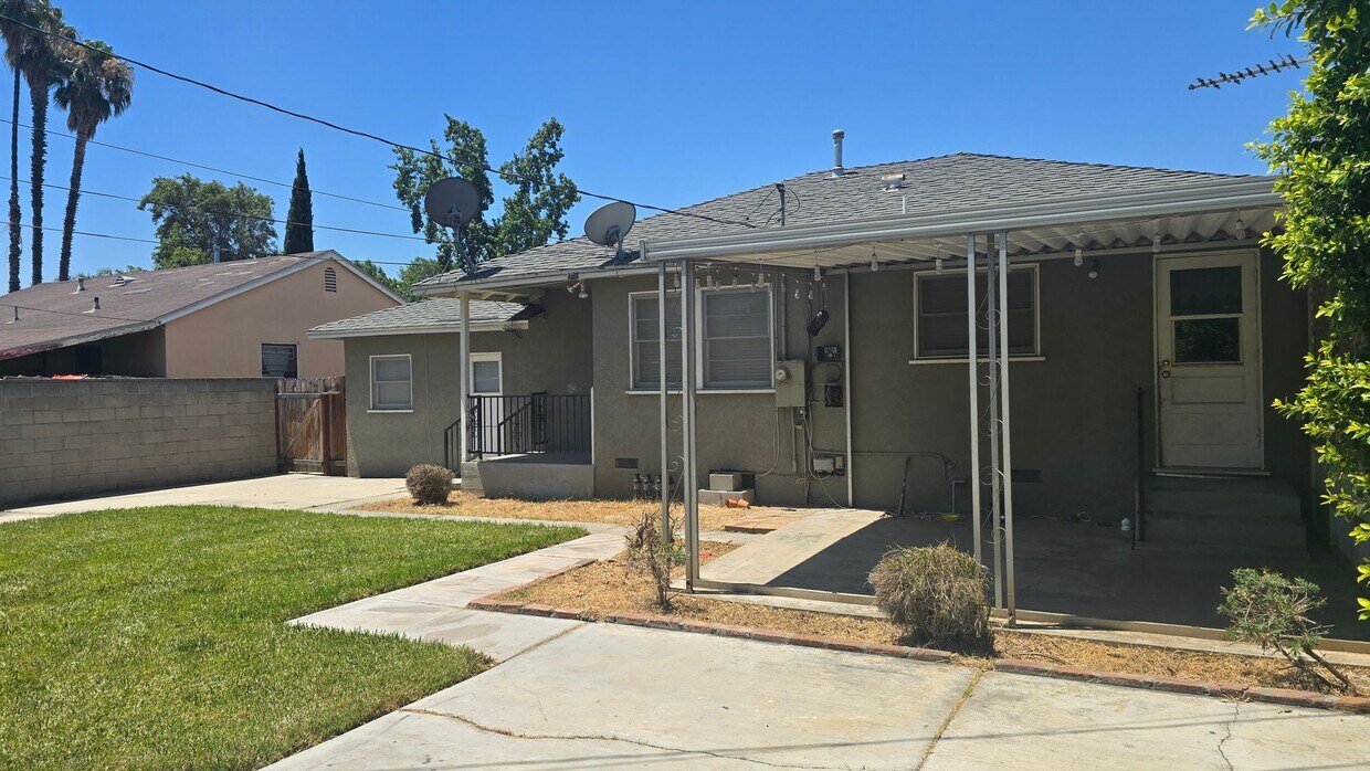 Foto principal - Single Story Home with Large Yard availabl...