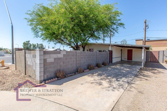 Foto principal - 333 N Dobson Rd - 3 BR, 2 BA - NO HOA!!!