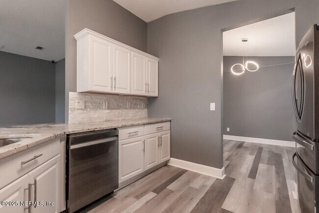 Foto del edificio - 1751 Hollow Glen Dr