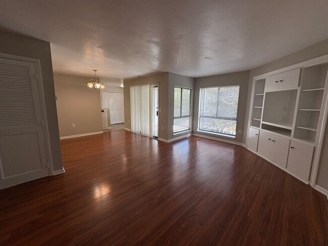 Building Photo - Spacious Charlotte Condo with Private Balcony!