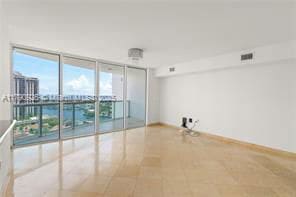 Foto del edificio - 19400 Turnberry Way