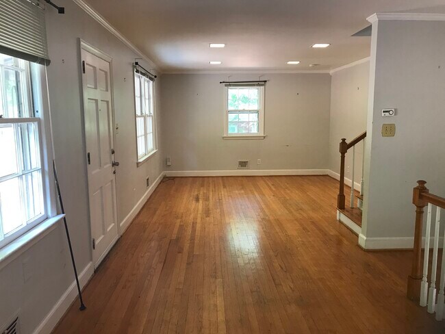 Foto del edificio - 913 Brookwood Dr