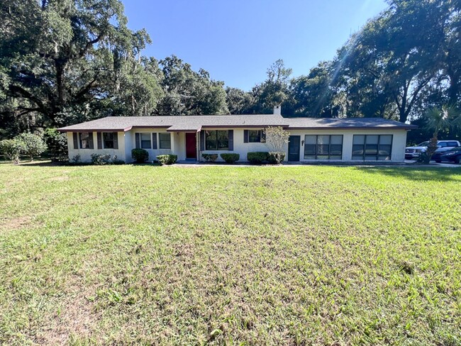 Foto del edificio - 3BR/2BA on 2 Acres in Micanopy