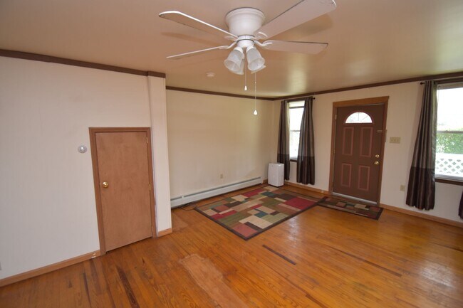 Foto del edificio - Two Bedroom Home with Carport, Laundry & more!