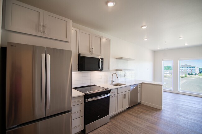 Cocina de estudio Earl Studio de 481 pies cuadrados (65 m²). - The Earl Apartments and Twin Homes