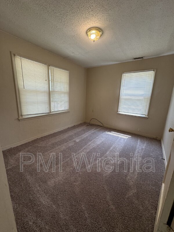 Building Photo - 2043 N Minnesota St