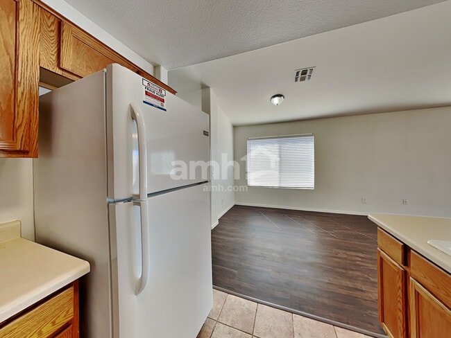 Foto del edificio - 8708 E Crescent Ave