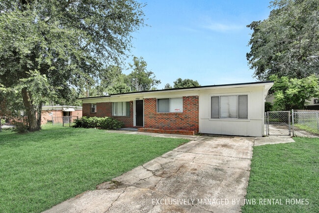 Foto del edificio - 7725 Lake Park Dr