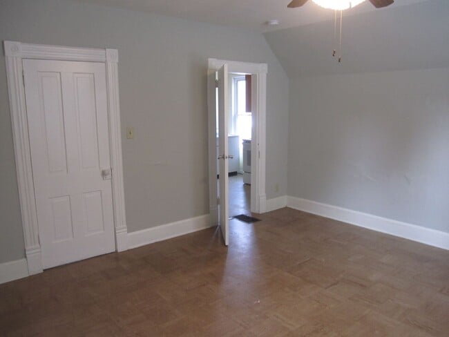 Building Photo - 4 Bedroom house; Close to downtown Mankato!