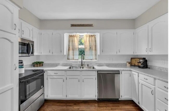 Building Photo - 8604 Ford Ave