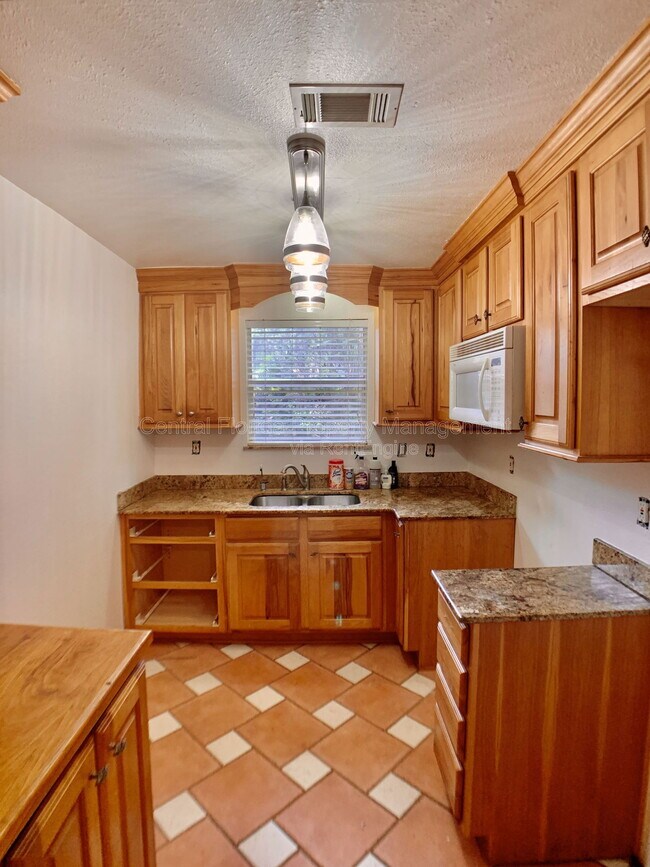 Foto del edificio - 1235 Virginia Dr