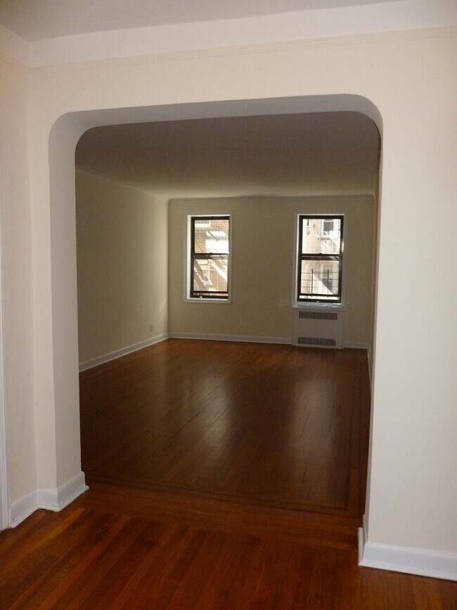 Foto del edificio - 65-44 Saunders St