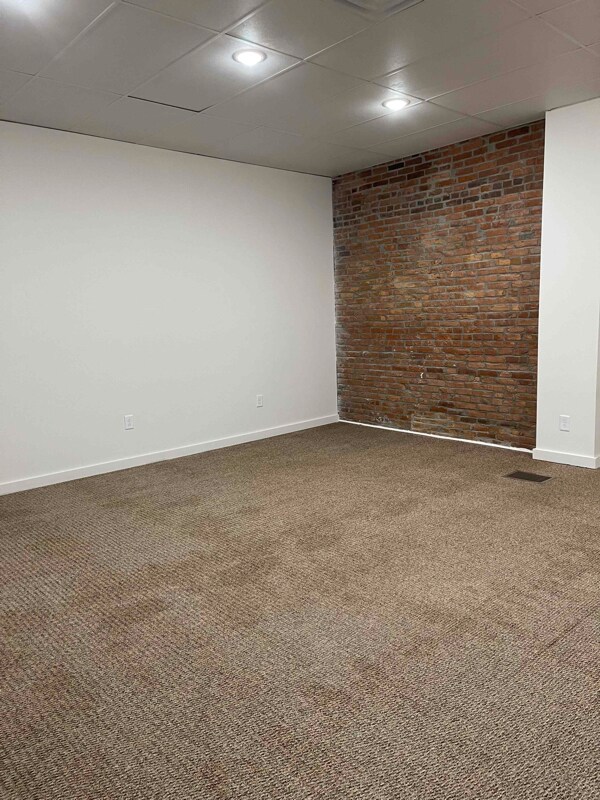 Building Photo - 116 E Morrison St