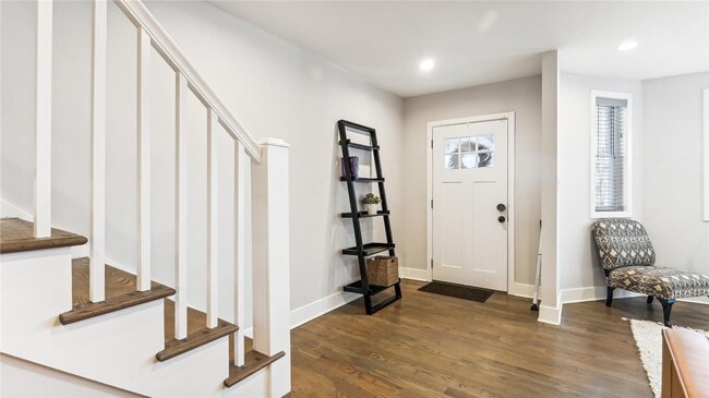 Foto del edificio - Modern 3BR/2.5BA Row Home with Parking & Private Backyard in SE DC