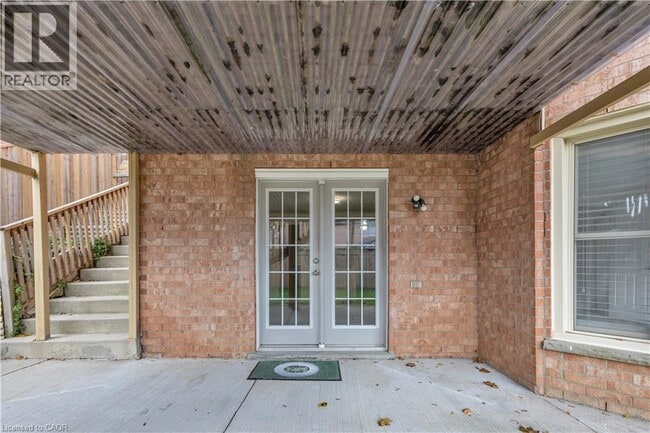 Building Photo - 18 Wallace Dr