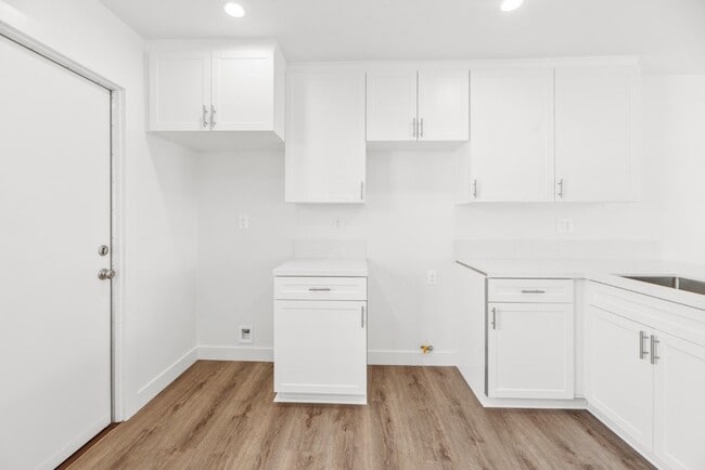 Building Photo - 939 27th St