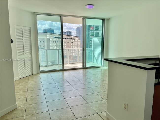 Foto del edificio - 300 S Biscayne Blvd