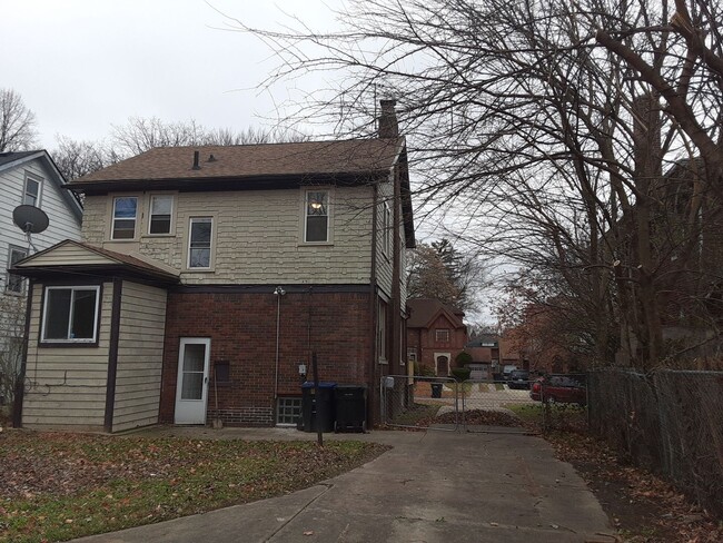 Foto del edificio - Beautiful 3bd/1ba house in Detroit's amazi...