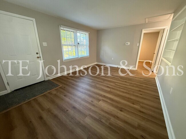 Foto del edificio - Charming 2 Bedroom Home with Basement & Modern Updates in Winston-Salem