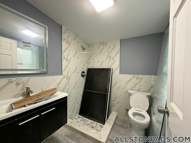 Building Photo - 8 Brentwood St