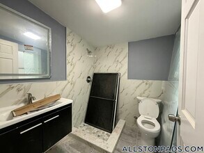 Building Photo - 8 Brentwood St