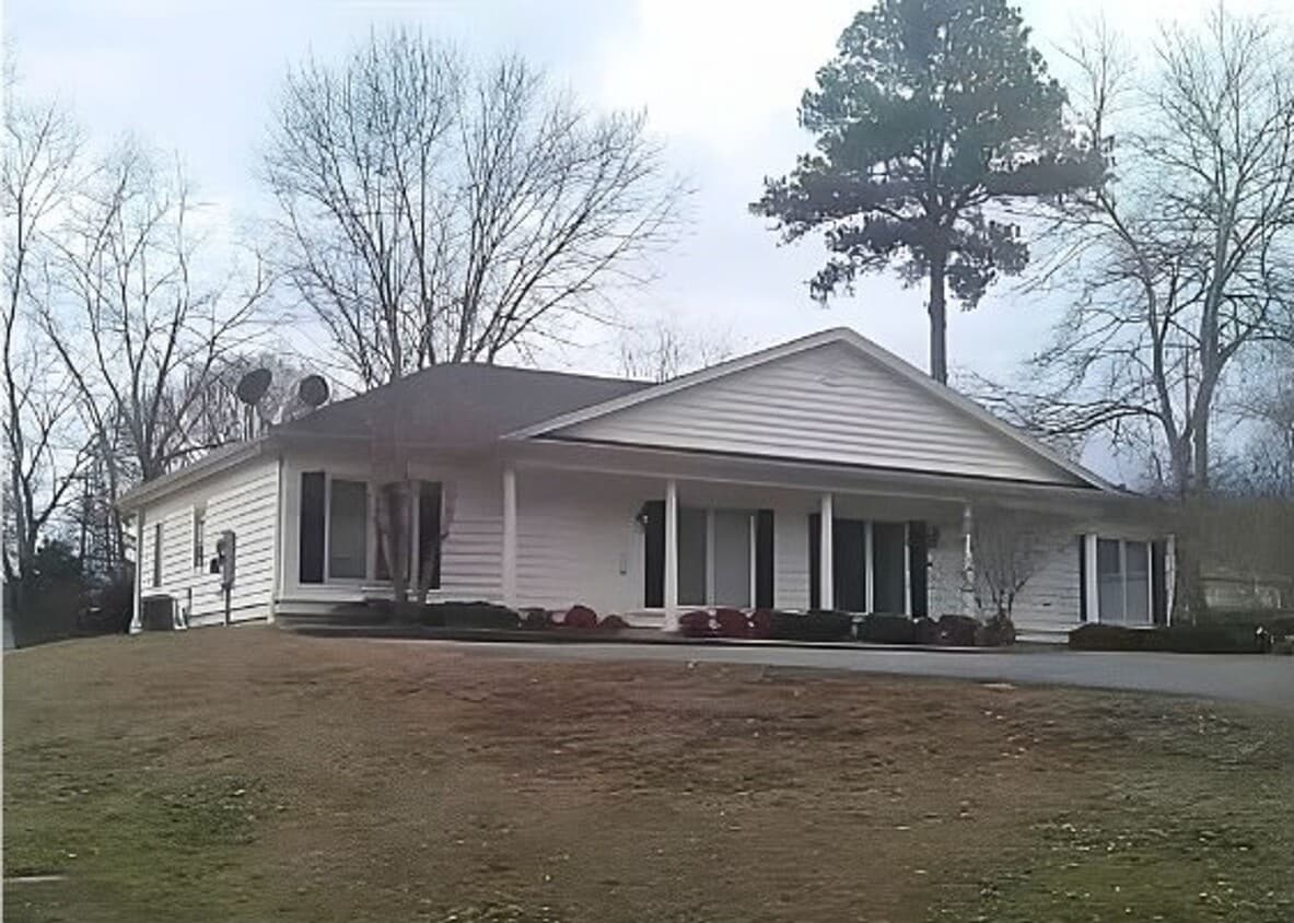 Foto principal - 1309 Golf Dr SW