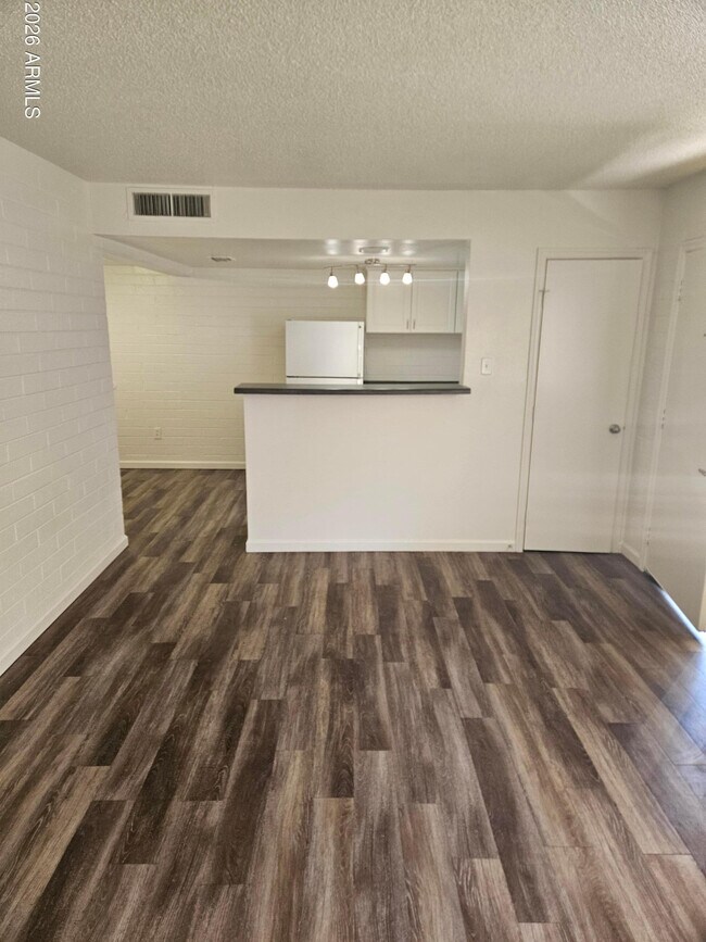 Foto del edificio - 521 E Bethany Home Rd
