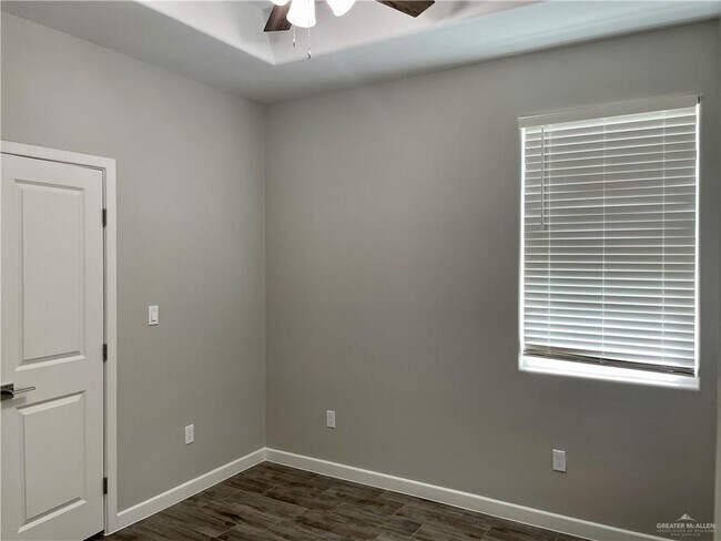 Foto del edificio - 1101 Sugar Gdn Dr