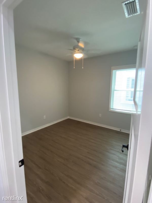 Building Photo - 3 br, 2 bath Condo - 1709 E Columbus Dr