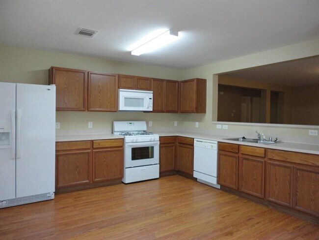 Foto del edificio - 15703 Western Skies Dr