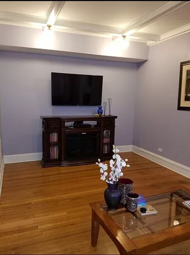Building Photo - 5622 S Prairie Ave