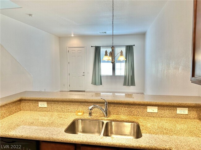 Building Photo - 8472 Garside Dr