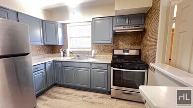 Building Photo - NEWLY RENOVATED 2 BEDROOM/2 FULL BATHROOMS...