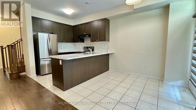Building Photo - 8273-8273 Tulip Tree Dr