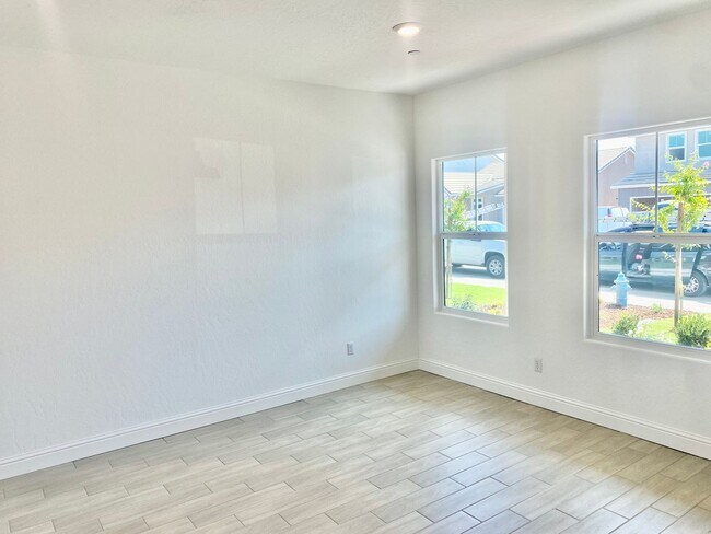 Building Photo - BRAND NEW 4/2.5 Lennar In Riverstone Commu...