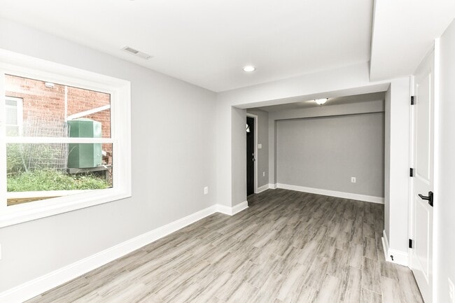 Building Photo - 5352 Chillum Pl NE