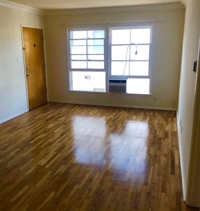 Building Photo - 1466 S Sherbourne Dr