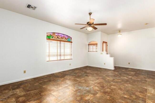 Living Room - 2123 N Sweetwater Dr