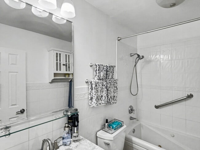 Building Photo - 2270 NE 68th St