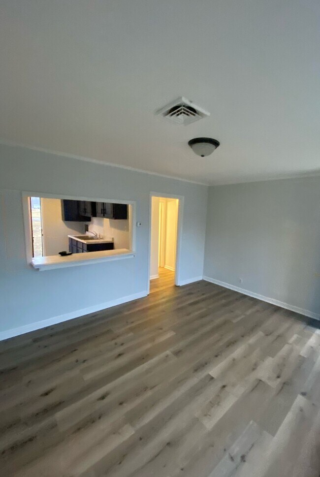 Building Photo - 3411 McCormick Ave