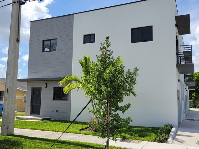 Photo - 4140 SW 18th St Townhome