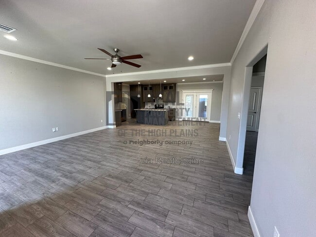 Foto del edificio - 7604 Crestline Dr