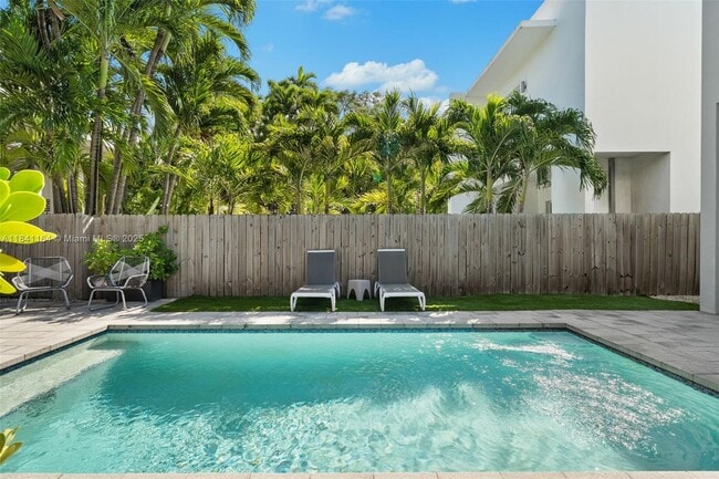 Building Photo - 3567 SW 1st Ave