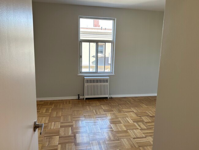 Photo du bâtiment - 1299 Bayview Av