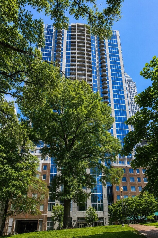 Foto del edificio - 210 N Church St