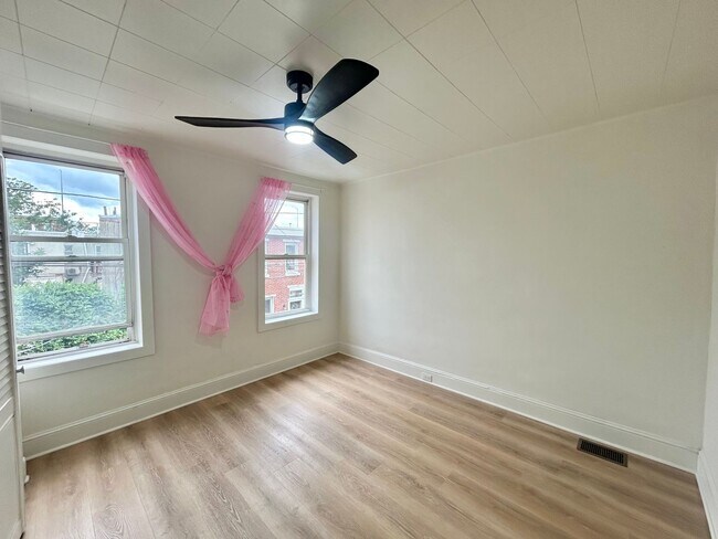 Foto del edificio - 2644 Tilton St
