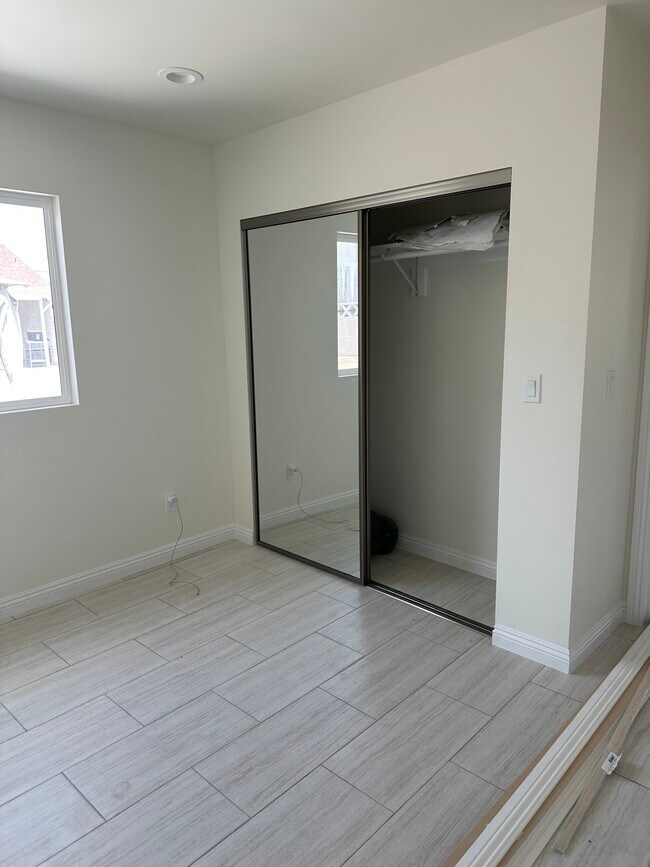 Foto del edificio - 4218 W 132nd St