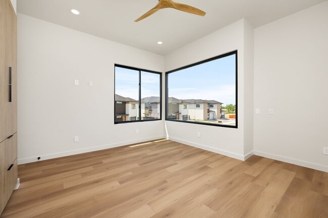 Building Photo - Carey Estates 4508