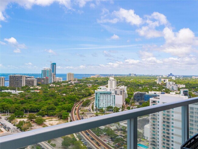Foto del edificio - 79 SW 12th St