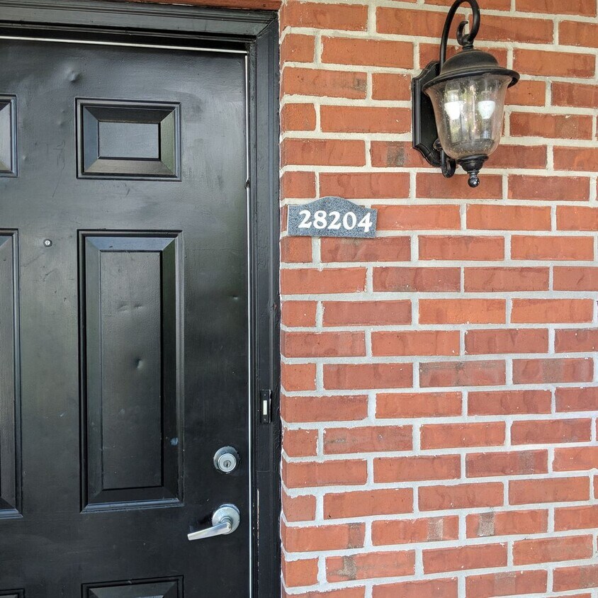 Foto principal - 1 bedroom, 1 bathroom condo for rent in Th...